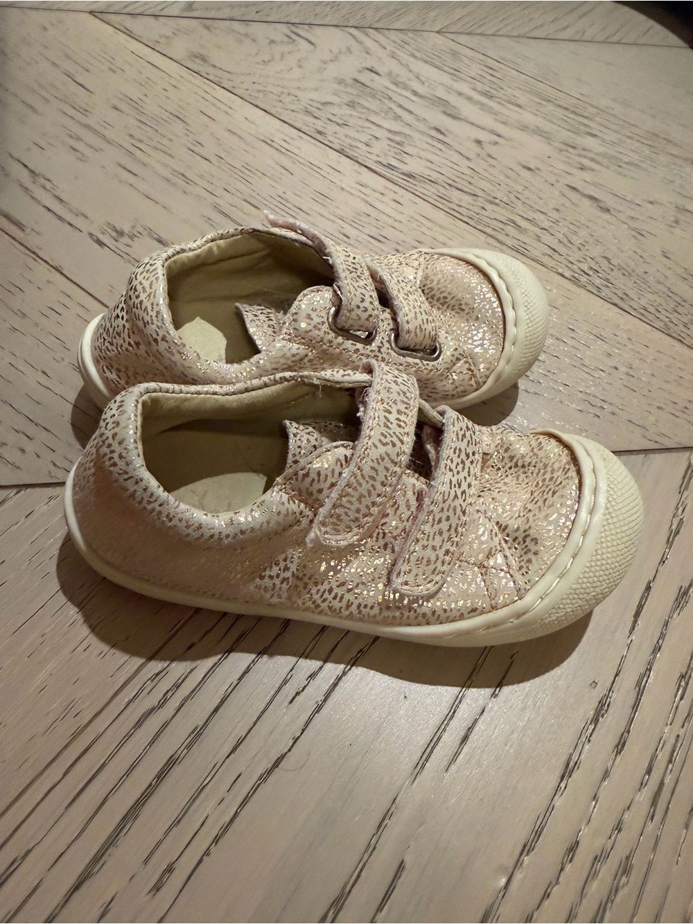 Naturino Kids Sparkle Velcro Sneakers in Light Pink